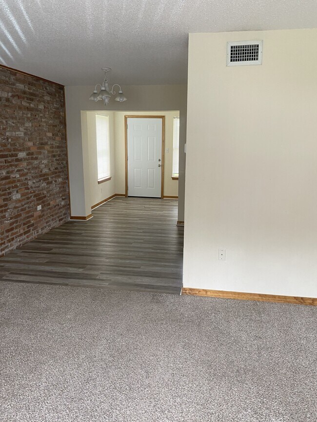 Foto del edificio - 852 Stonegate Ct