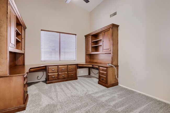 Building Photo - 6126 E Kelton Ln