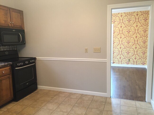 Building Photo - 3/2 Condo in Old East Rome $1,395