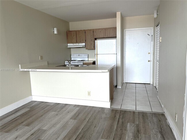 Foto del edificio - 2501 Riverside Dr