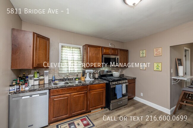 Foto del edificio - 5811 Bridge Ave