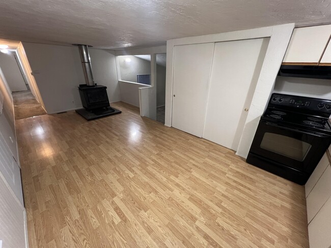 Building Photo - 100 S Davies Rd