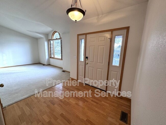 Building Photo - 4041 Pine Cove Rd