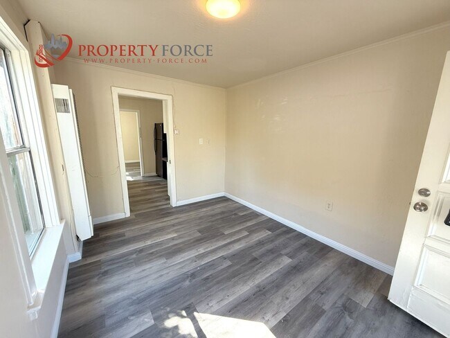 Foto del edificio - UPGRADED 1 BED 1 BATH  - OFFERED BY PROPER...