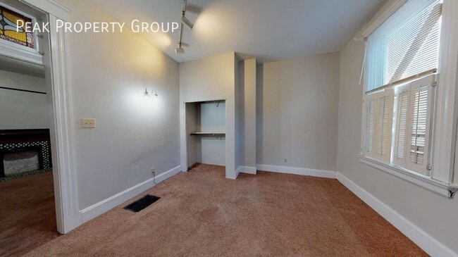 Building Photo - 2319 Sauer Ave