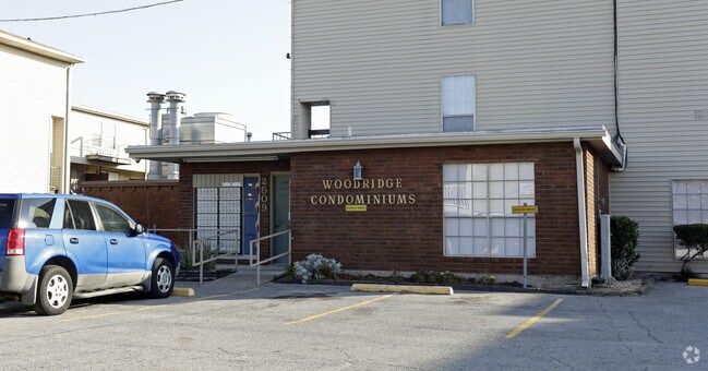 Foto del edificio - Woodridge Condominiums