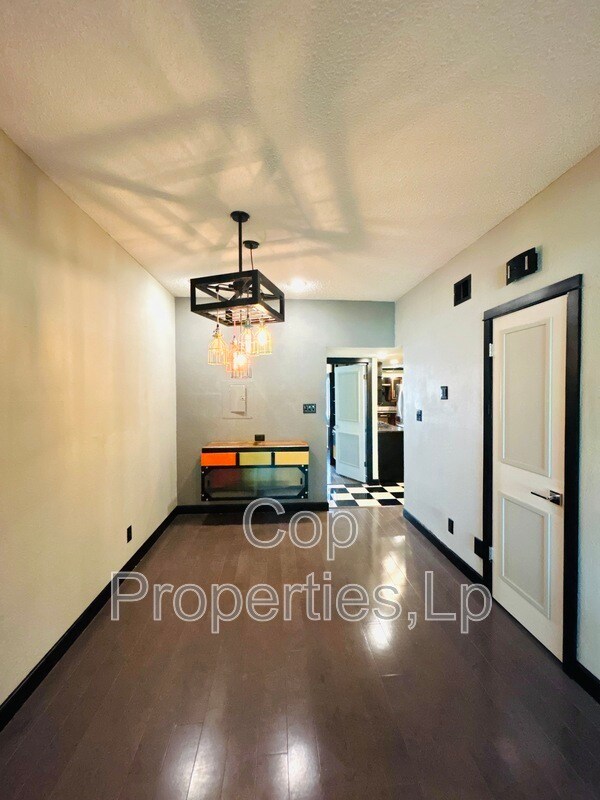 Foto del edificio - 7123 Thrush View Ln