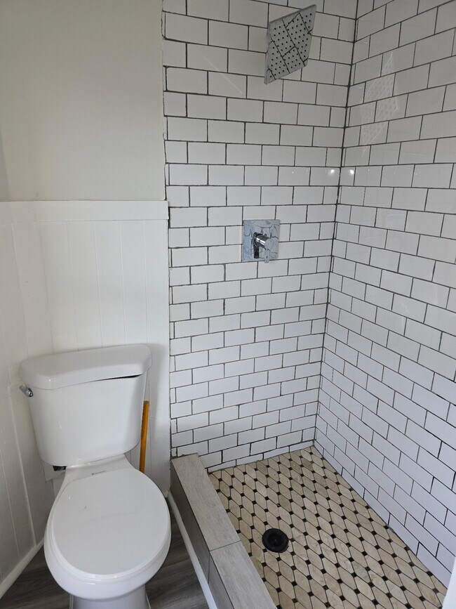 Foto del edificio - 1165 McBride Ave