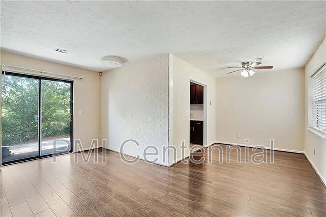 Foto del edificio - 76 Sandalwood Cir