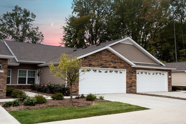 Attached Garages with Private Entry - Redwood Altoona