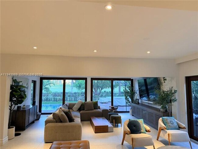 Foto del edificio - 5911 Alton Rd