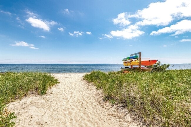 Foto del edificio - 26 Antassawamock Rd