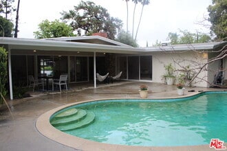 Building Photo - 282 Wigmore Dr