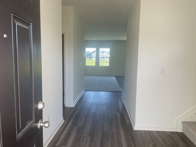 Building Photo - 349 Sporting Dr