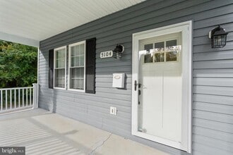 Building Photo - 5104 Midwood Ave Building Photo - 5104 Midwood Ave