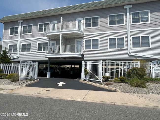 Building Photo - 202 Webster Ave