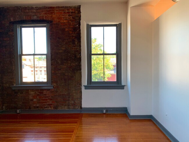 Foto del edificio - 913 Monmouth St