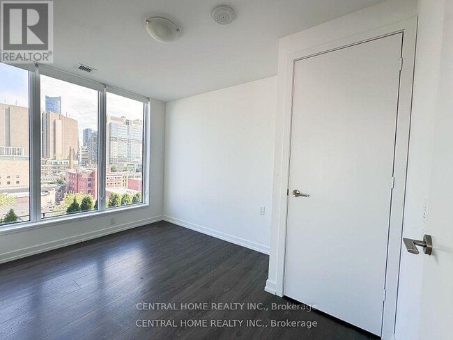 Building Photo - 203 College St