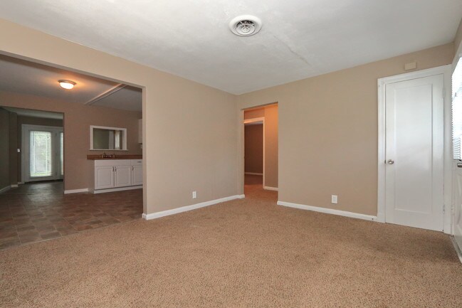 Building Photo - 6 Burdale Ct
