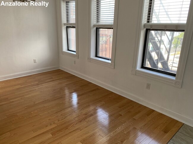 Building Photo - 3 N Hudson St