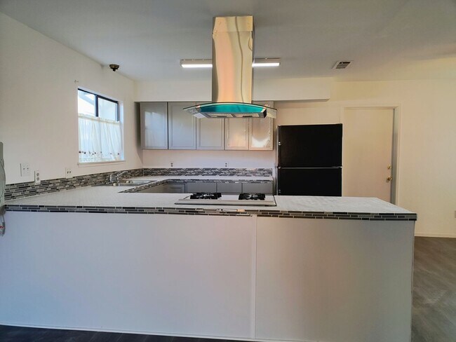 Building Photo - 1282 Tempe Dr