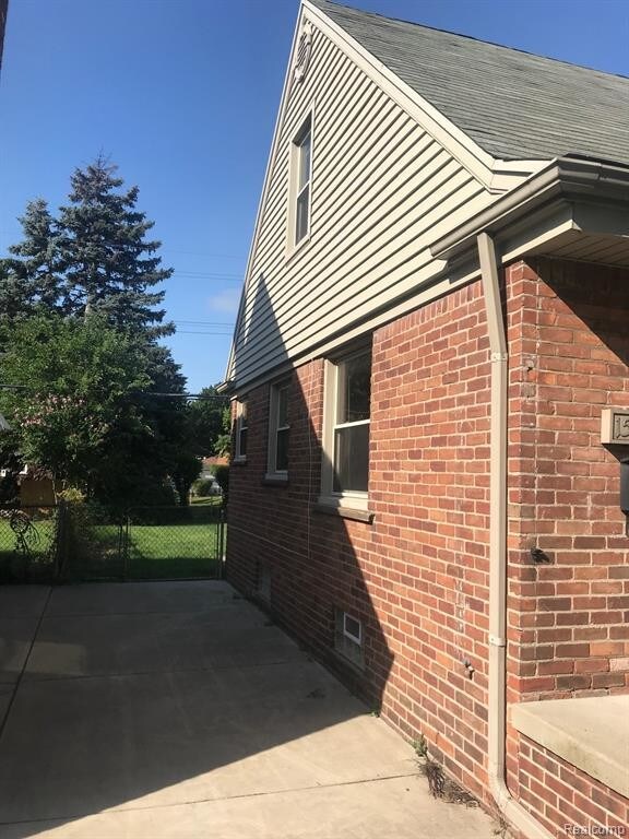 15159 Russell Ave, Allen Park, MI 48101 House Rental in Allen Park, MI