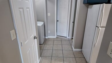 Building Photo - 3032 La Estancia Ln