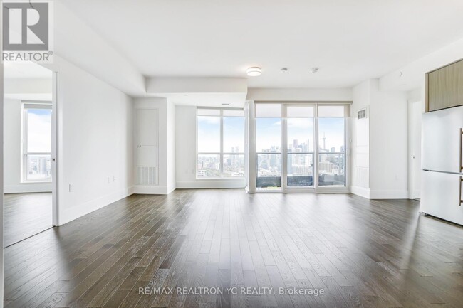 Photo du bâtiment - 585-3585 Bloor St E