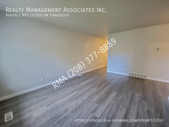 Foto del edificio - Newly Updated 2 Bedroom Duplex off Collist...