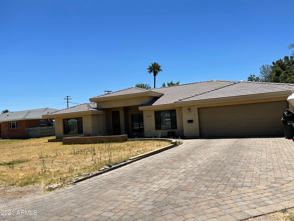 Building Photo - 1035 E Ocotillo Rd