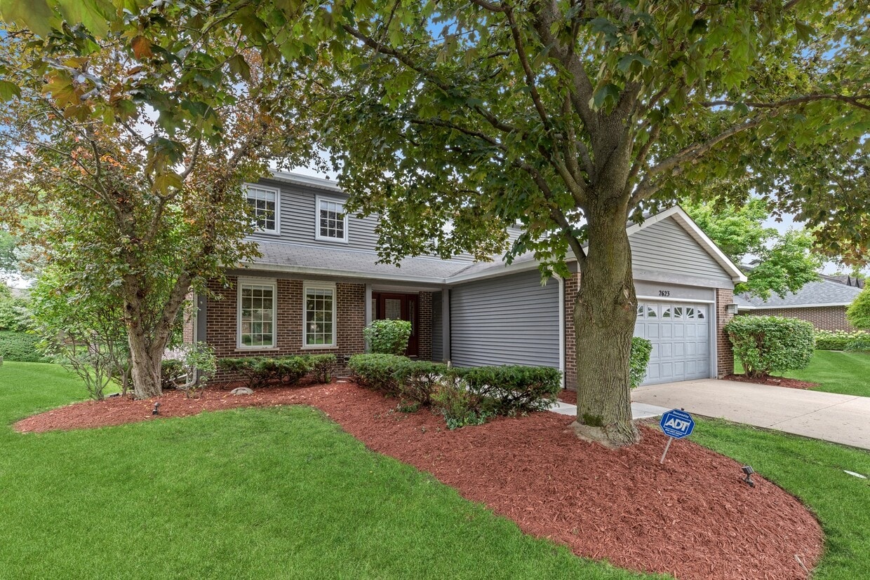 Primary Photo - 2623 N Drury Ln