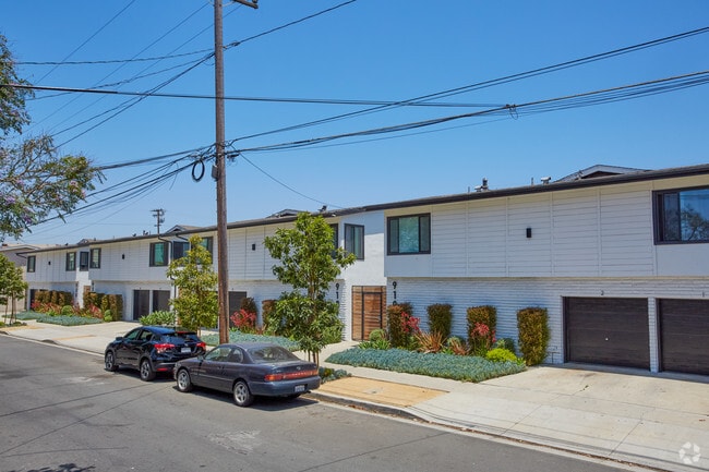 910-930 Freeman Ave - 1521 E 2nd Street