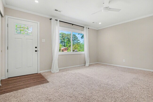 Foto del edificio - Updated 3 Bedroom Home Convenient to Downtown Raleigh