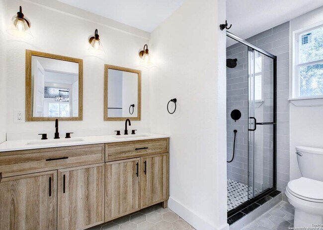 Building Photo - 415 S Olive St