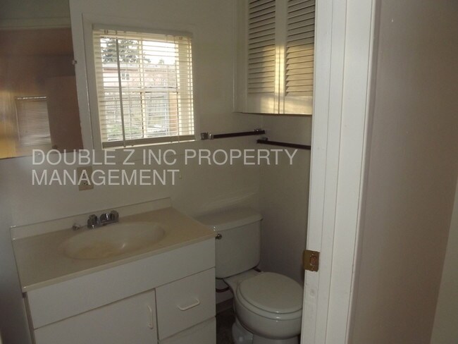 Building Photo - 857 113th St S