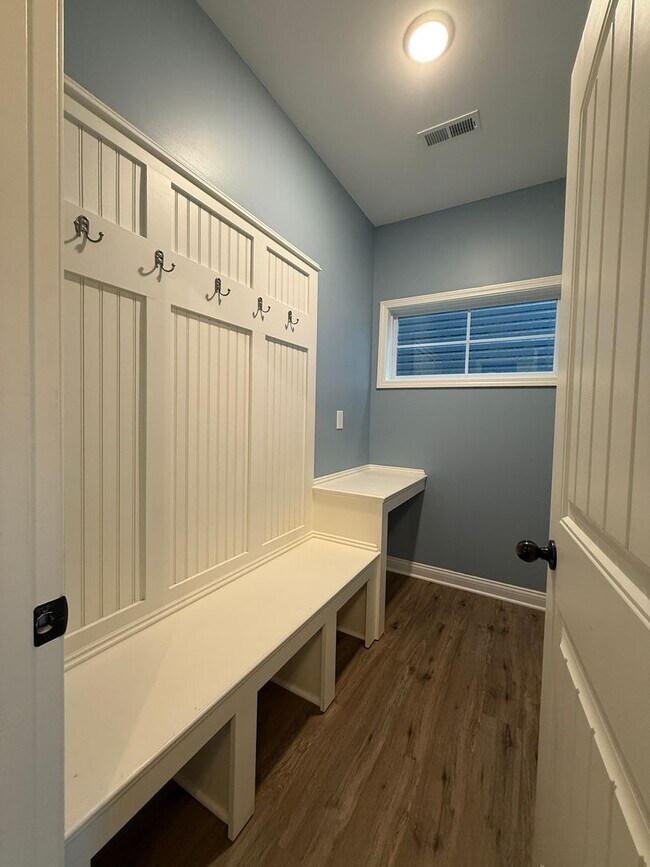 Foto del edificio - **For Rent: Gorgeous 4 Bed, 2.5 Bath Home ...