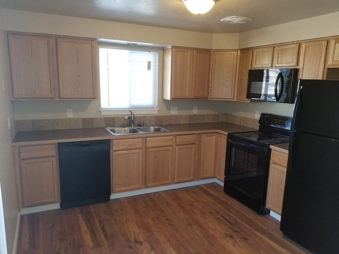Primary Photo - Surprisingly Spacious and Beautifully Upda...