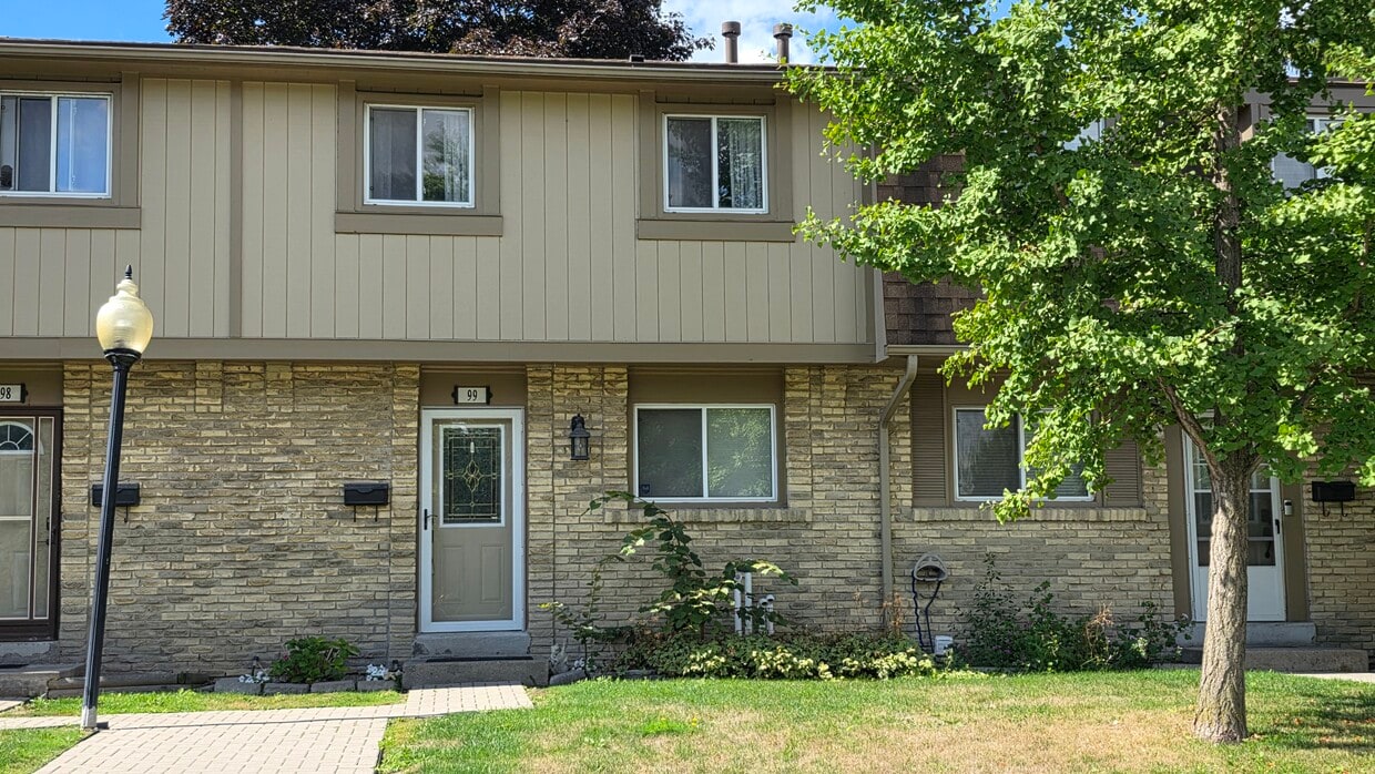 Primary Photo - 81 Hansen Rd N