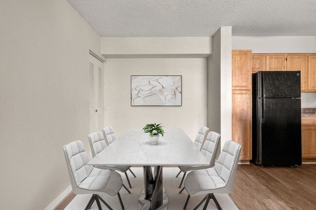 Building Photo - ZZZPine Lakes Preserve