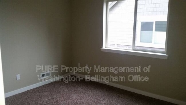 Building Photo - 704 Woodbury Wy