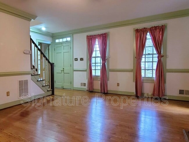 Foto del edificio - 2302 Mountainbrook Dr
