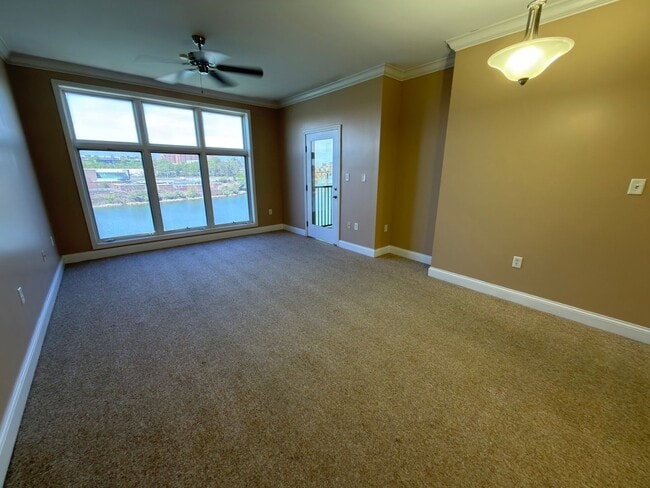 Foto del edificio - Available Now or FALL 2026! 3BR/2BA includes parking for 2 vehicles.  Fantastic Deal at $2400 per...