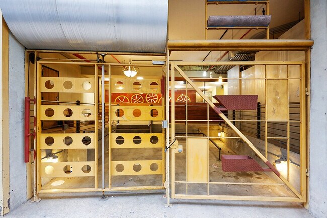 Building Photo - 1041 Constance St