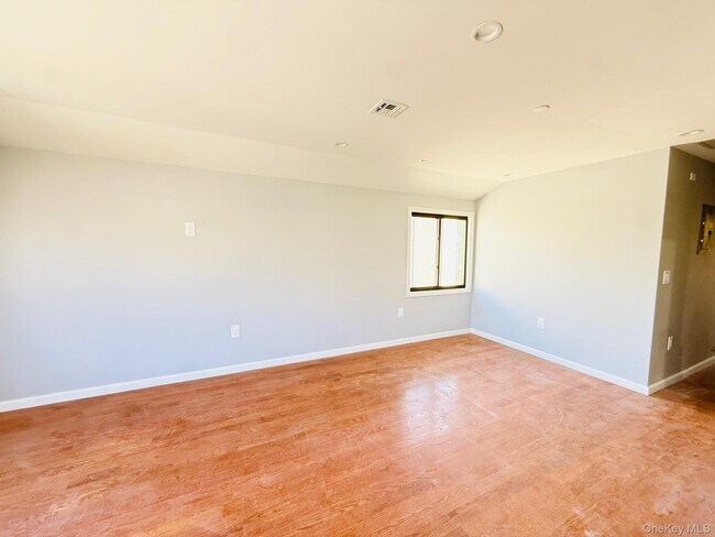 Foto del edificio - 139-18 Lakewood Ave