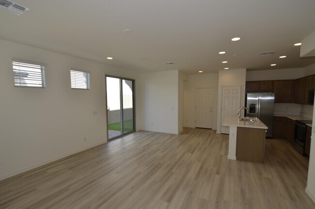 Foto del edificio - 1306 E Sparrow Dr
