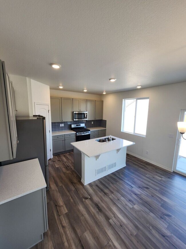 Photo - **MOVE IN SPECIAL** $1000 OFF 1st MONTH'S ... House