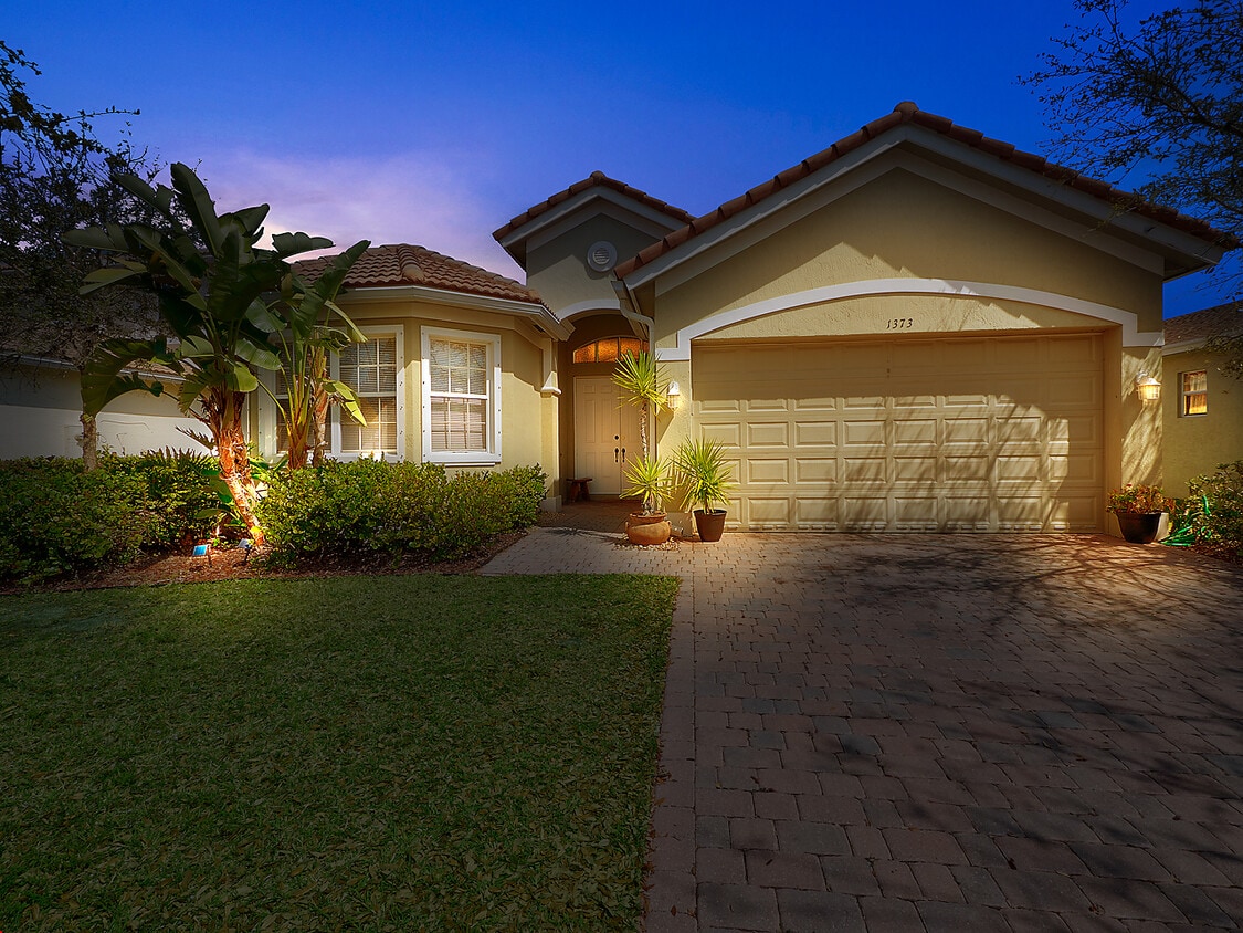 Primary Photo - 1373 NW Leonardo Cir