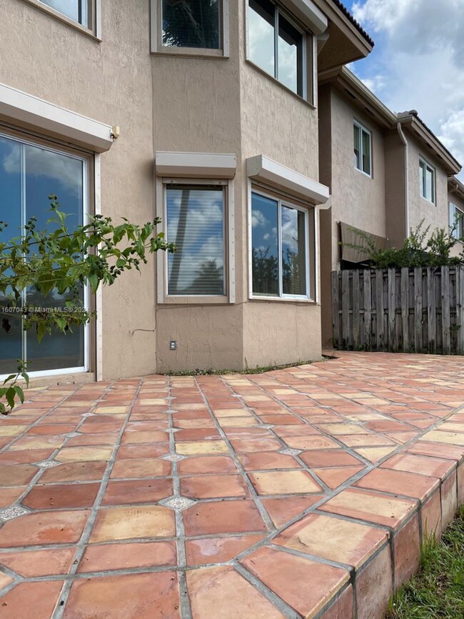 Foto del edificio - 11192 NW 73rd St