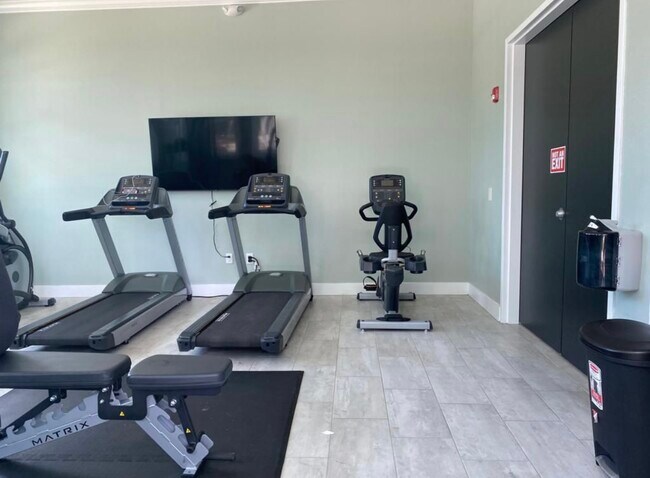 Gimnasio en el complejo - 8217 Midnight Sun Ct