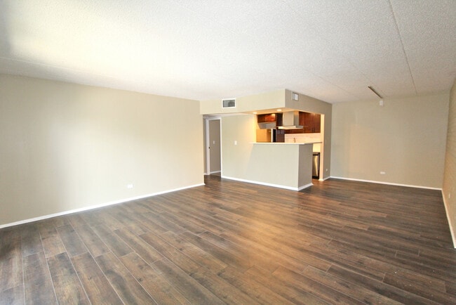 Building Photo - 3851 N Parkway Dr